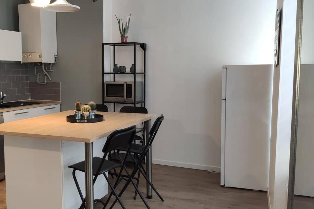 Logement 5 Personnes Proche Cv Et Parking Prive Lägenhet Saint-Etienne  Exteriör bild