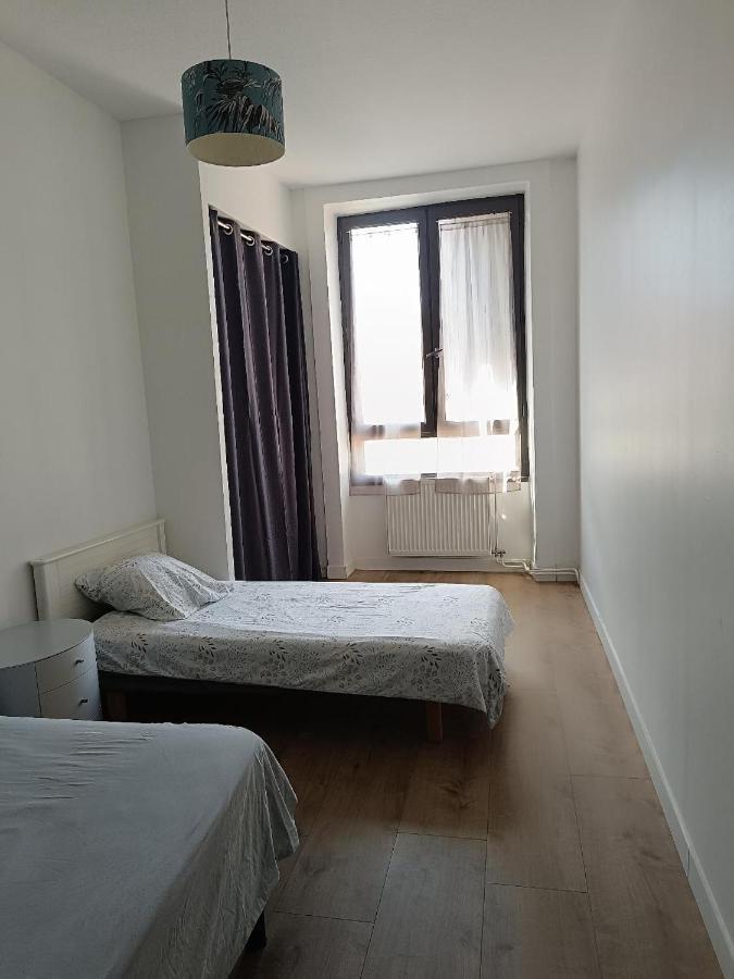 Logement 5 Personnes Proche Cv Et Parking Prive Lägenhet Saint-Etienne  Exteriör bild
